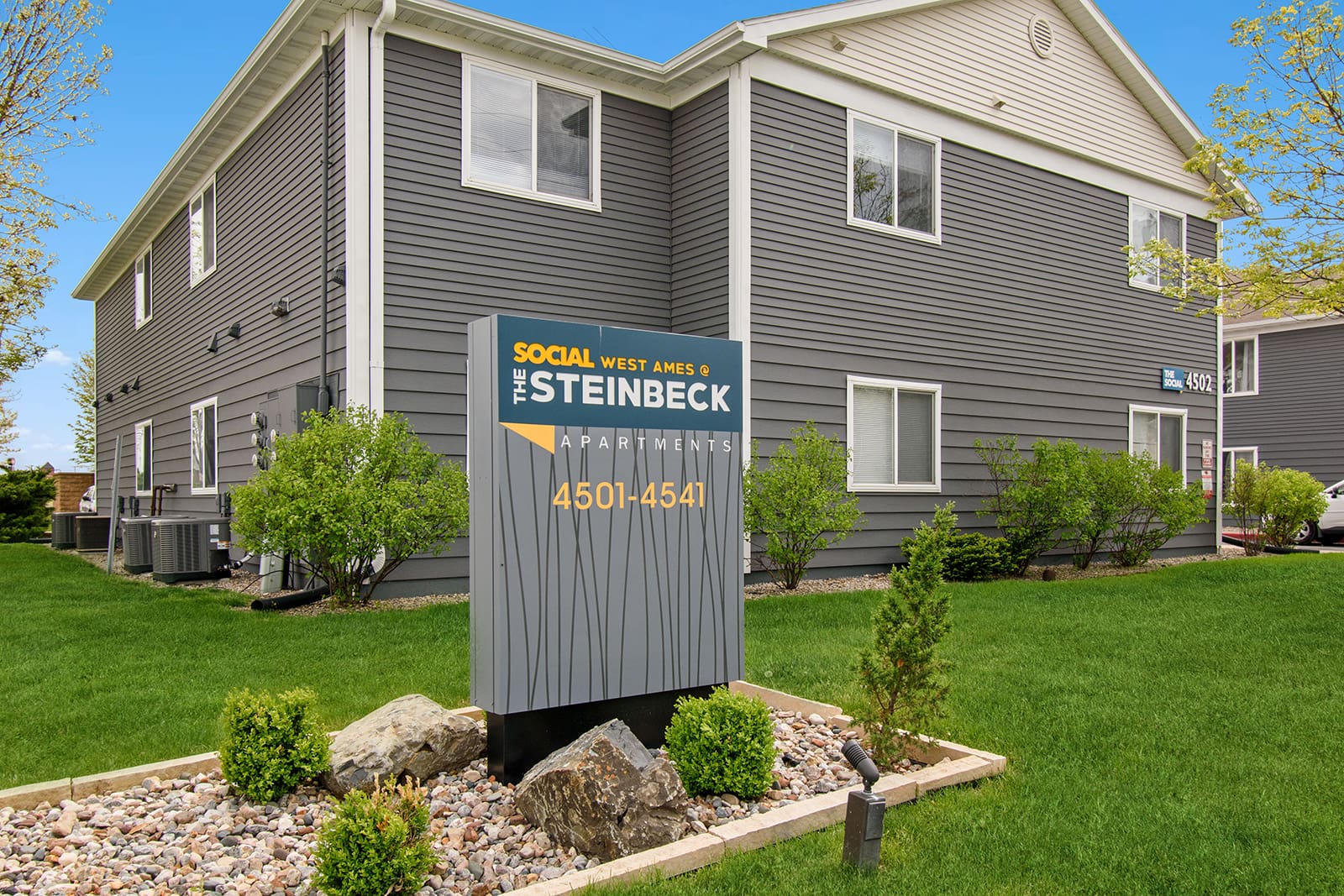 the-social-west-ames-student-housing-apartment-homes-for-rent-ames-ia-50014-signage